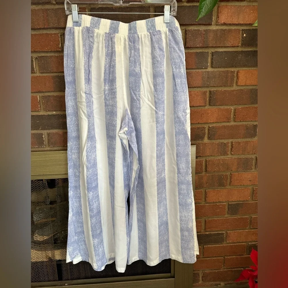 #6)  Shoreline 100% Rayon wrap style cropped pants excellent condition. - Picture 2 of 8